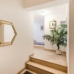Barbara's House - Minho's Guest *
